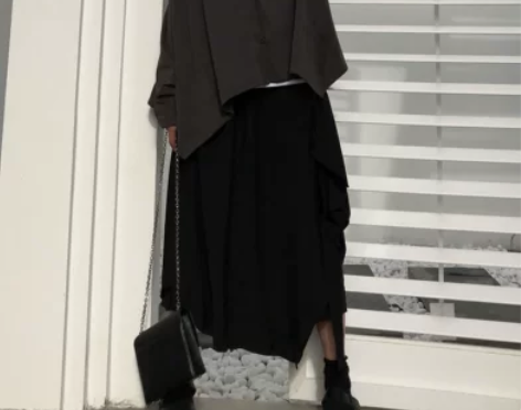 小八同学秋季港风暗黑系侧边设计感百搭半身裙...