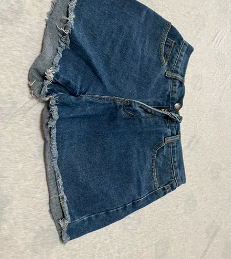 牛仔短裤，m码 太小M￥12