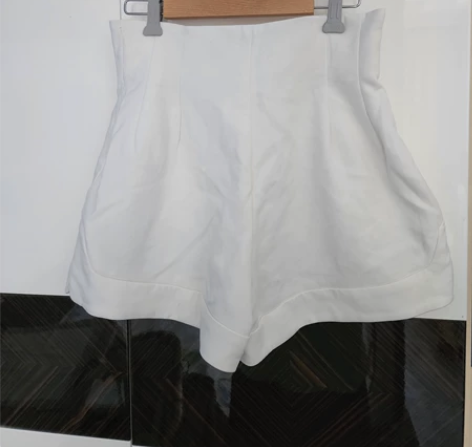 女士白色花苞A字显瘦高腰短裤两面穿M码yk...