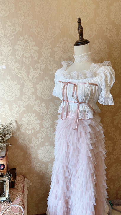 木耳边粉色公主蓬蓬裙，蛋糕裙。很粉嫩可爱的...