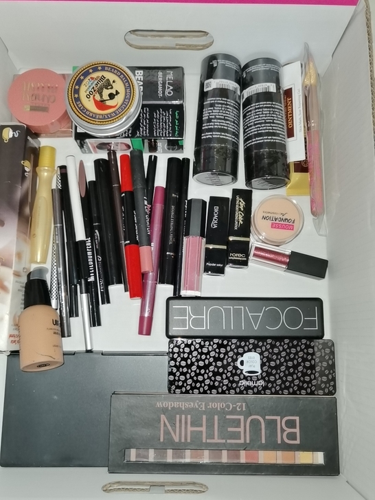 眼线笔，眉笔，眼影，都50元3斤包邮。需要...