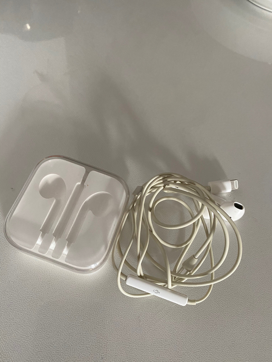 原装耳机盒,需要的联系非诚勿扰