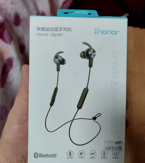 荣耀蓝牙耳机 只是包装损坏 耳机全新