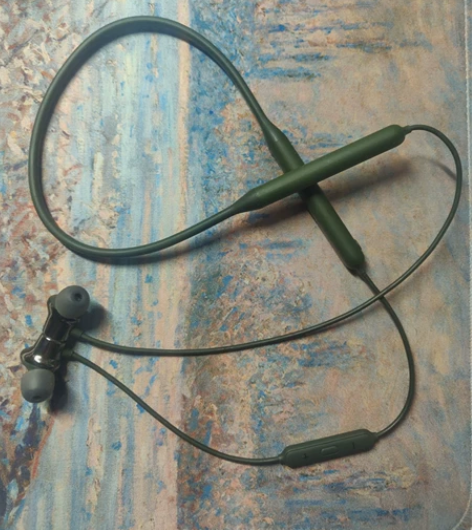 一加云耳2橄榄绿 没怎么用过，一直在用其他...