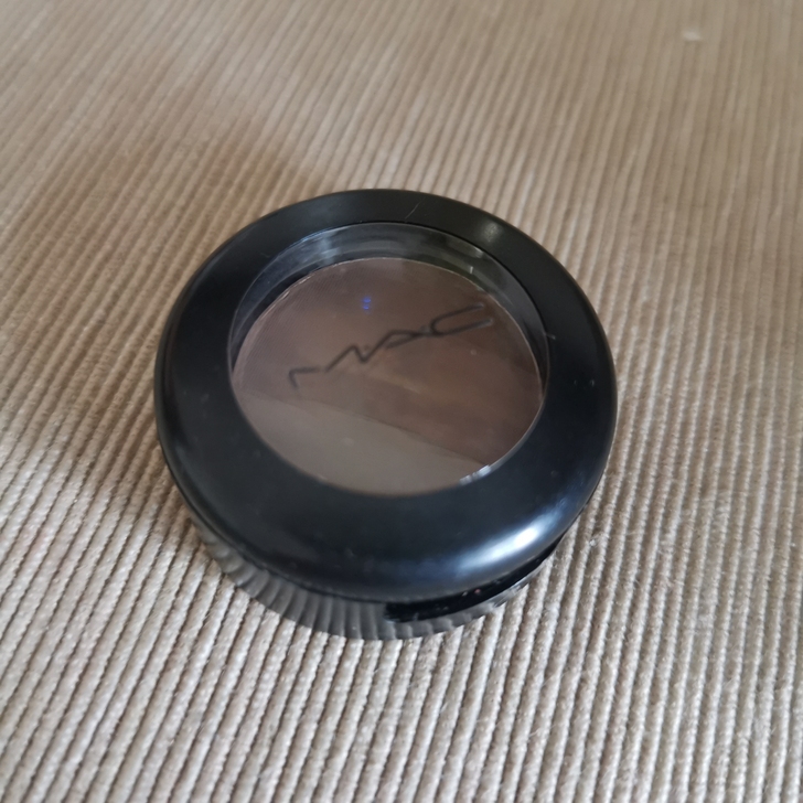 Mac 眉粉 ，日期应该不太好了。用了一次...