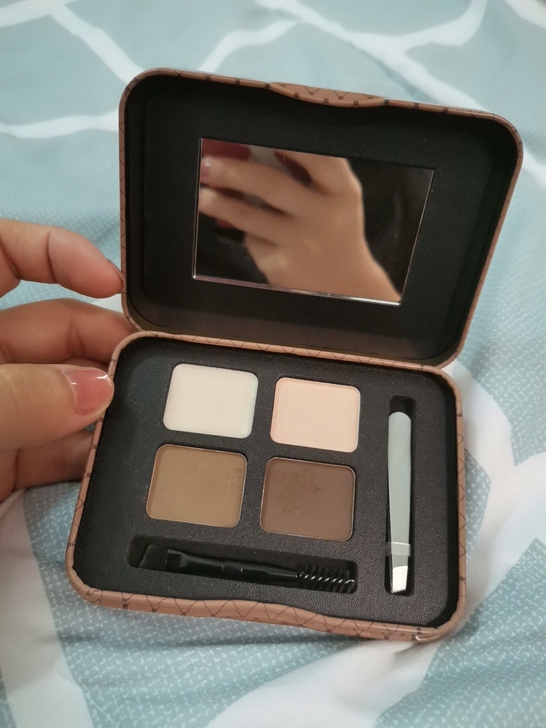 眉粉，妹妹给的，不知道什么牌子，我一直用的...