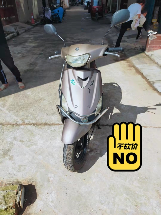 林雅雅马哈摩托车助力车代步车
