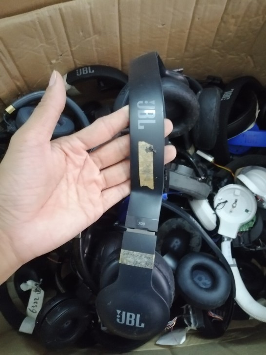 品牌耳机不良品，适合改装或者维修，拆配件等...