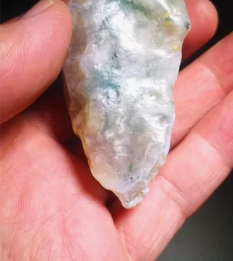 阿拉善银根玛瑙天然原石,玉化极好,像果冻一...