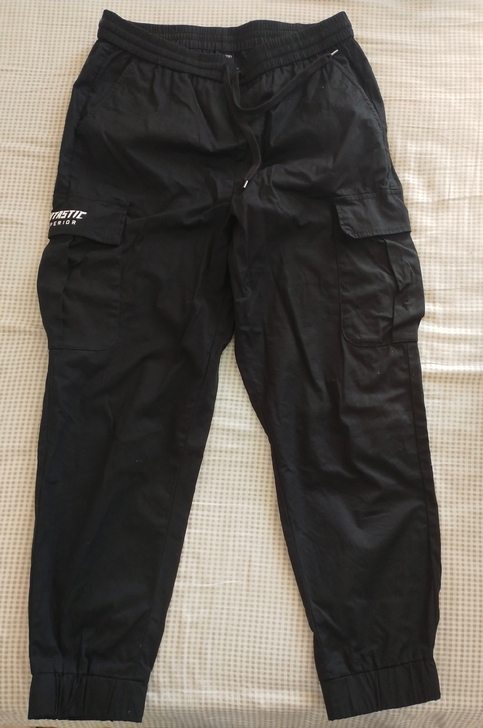 裤子+短袖，购于实体，品牌以纯