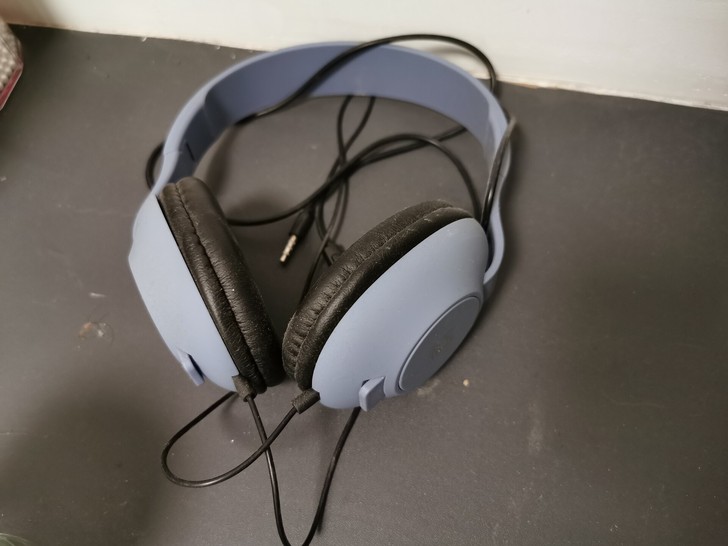 【自提不寄】之前公司发的耳机，全新没用过，...