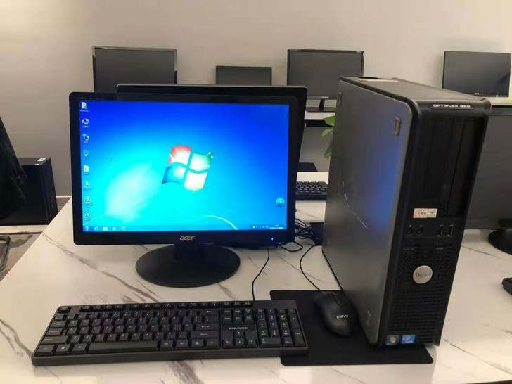 戴尔台式电脑主机