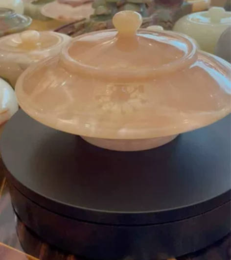天然进口玉石，飞碟盘，可以当茶馆、糖罐、烟...