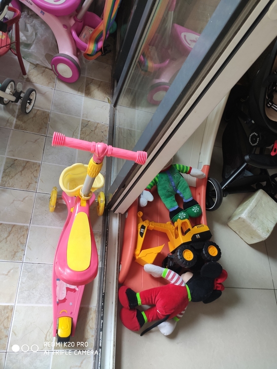 可以坐的滑板车，5元，轮子会亮灯