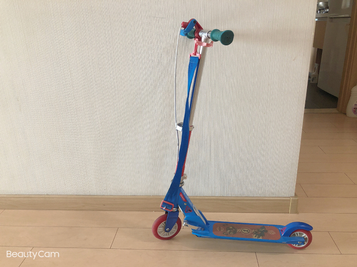 迪卡农儿童滑板车，自取，新旧如图！