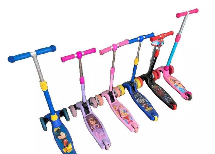 办公室迪士尼滑板车样品处理，适合2-6岁儿...