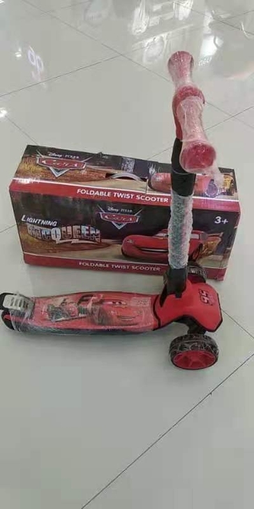 迪士尼滑板车