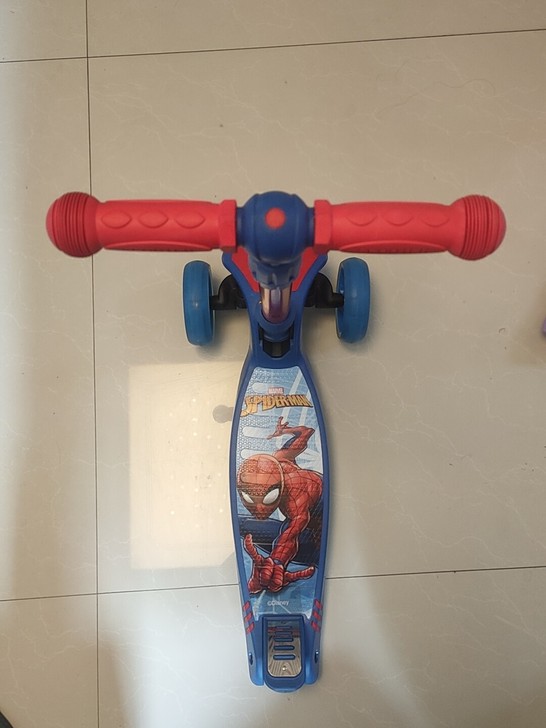 迪士尼正版滑板车，这款中款适合2-10岁宝...