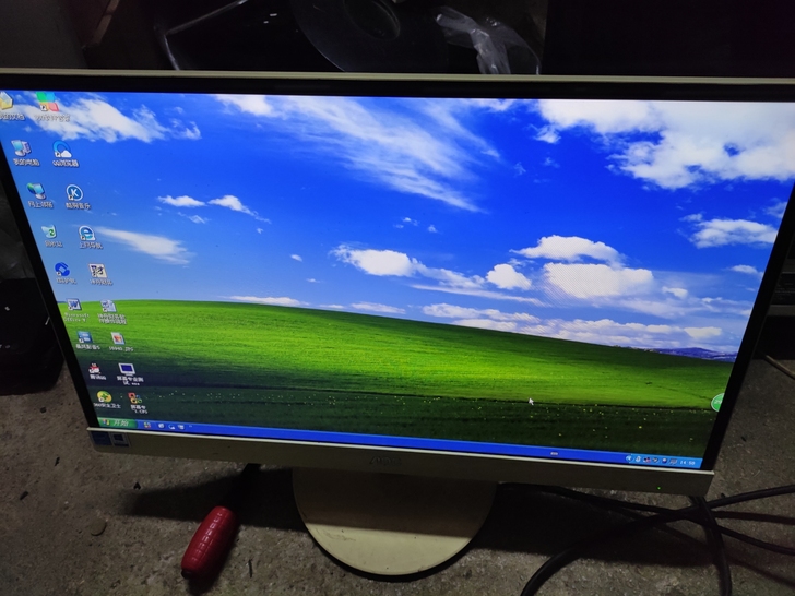 低价出冠捷2369V IPS显示器一台...