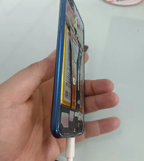 荣耀9i 没有后盖了，摔没了屏幕有个小白点...