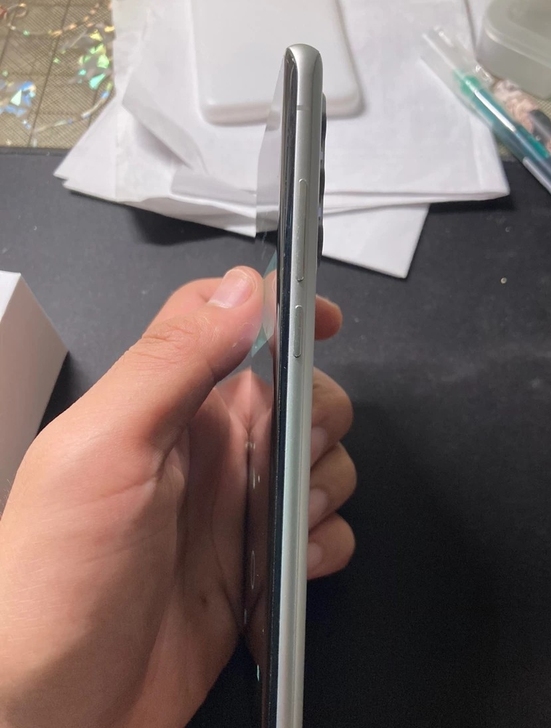 魅族18,8+256。基本全新的。白色。全...