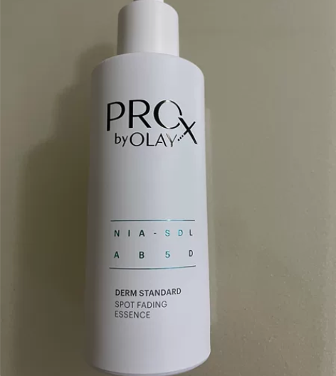 OLAY玉兰油亮节褶颜祛斑精华液，全新日期...