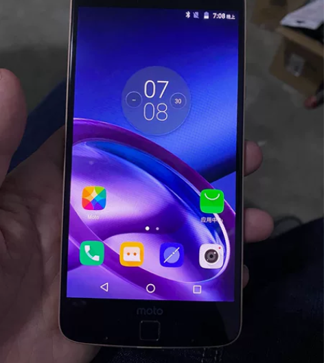 摩托罗拉z 自己看图，成色可以个人觉得九成...