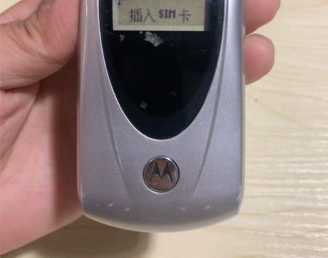 摩托罗拉T720翻盖手机，没有电池，夹电开...