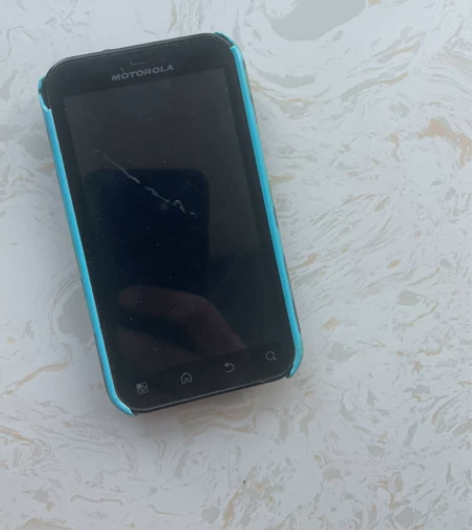 摩托罗拉525+ 三防手机能开机，能打电话...