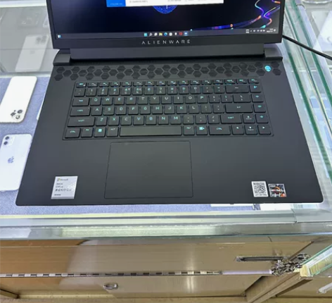 外星人M17 R5   17.3寸屏幕真正...