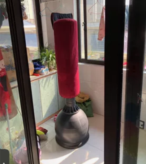 拳击沙袋低价出售 感兴趣的话点“我想要”和...