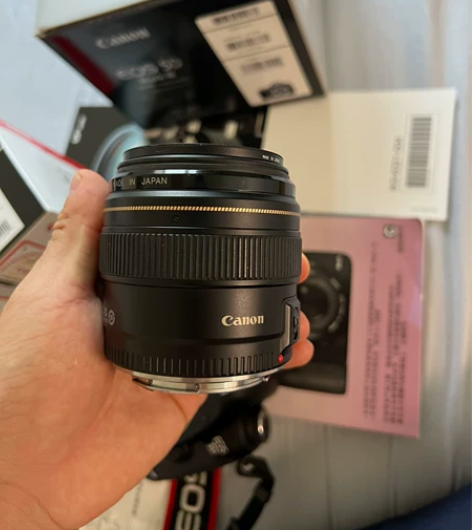 佳能85mm1.8光圈，佳能口，镜头微灰，...