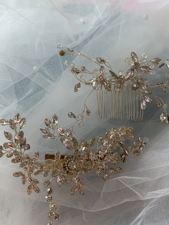 新娘饰品，入手不亏，两个加起来才30块