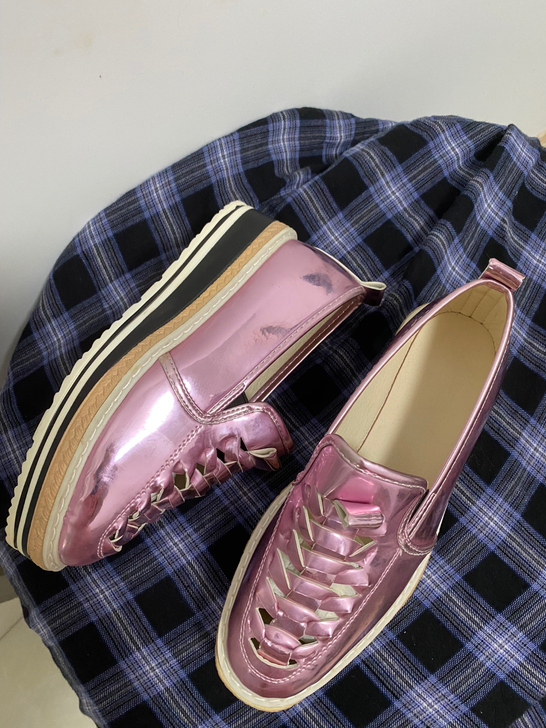 全新 全新 全新 38码松糕鞋,革的,售出...