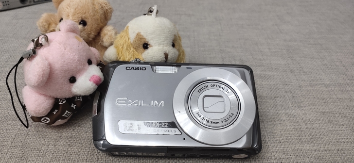 卡西欧z2相机，成色如图，正常使用