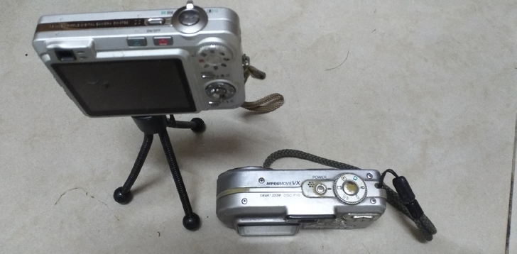 CASIO EX-Z750,SONY D...