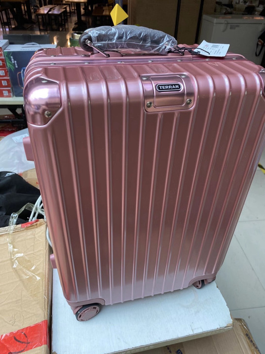 全新未使用旅行箱，200多个，有需要联系。