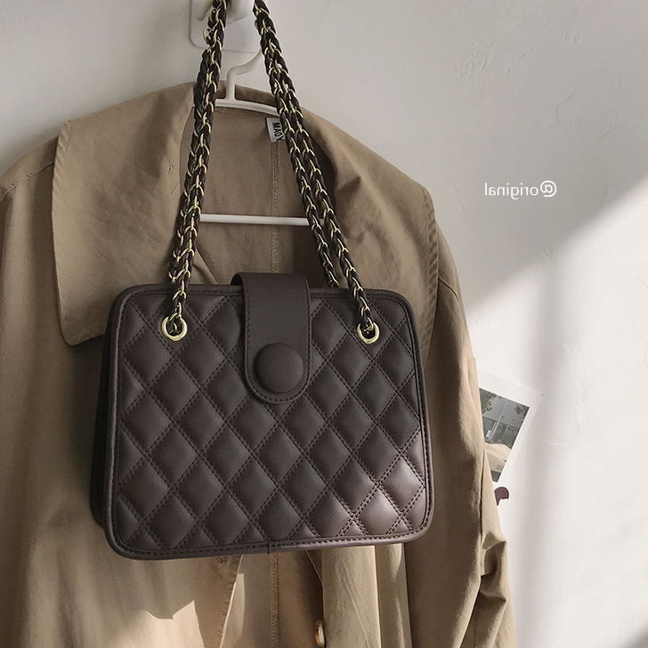 卡乐儿 女士包 是链条包，几乎全新，没背几...