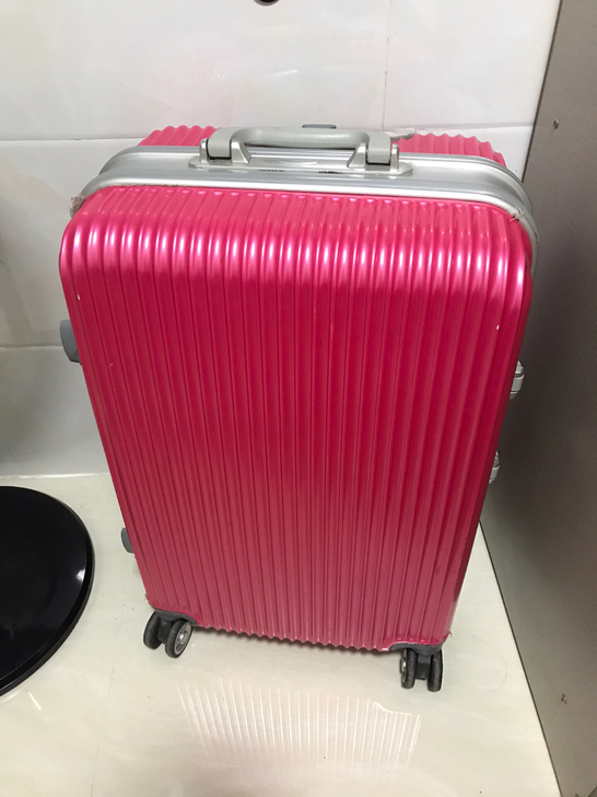 原价260元九成新静音拉杆箱，买回来一直在...