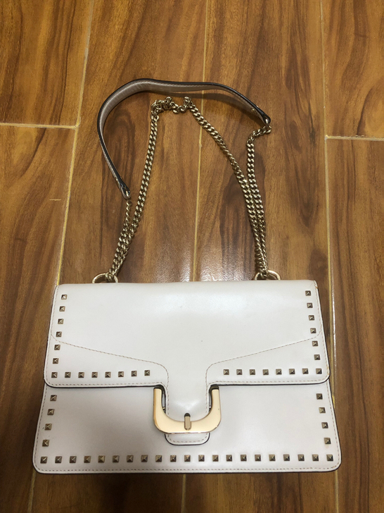 白色百搭大容量斜挂包包，背了几次，因搬家原...