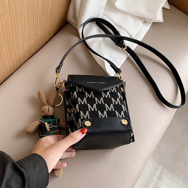 今年流行小包包女包2020流行新款潮时尚单...