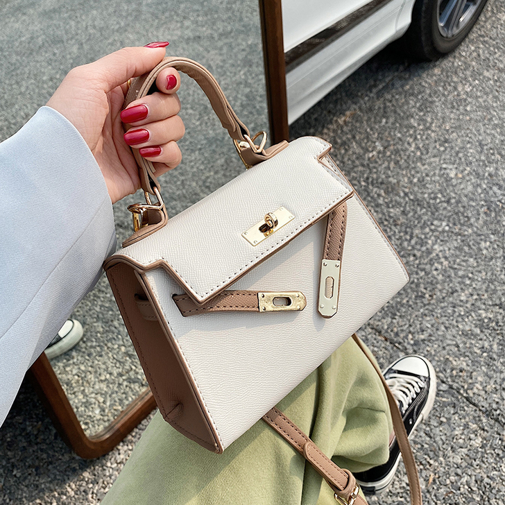 天彩翼飞 女士包，没背出去过，新旧程度 几...