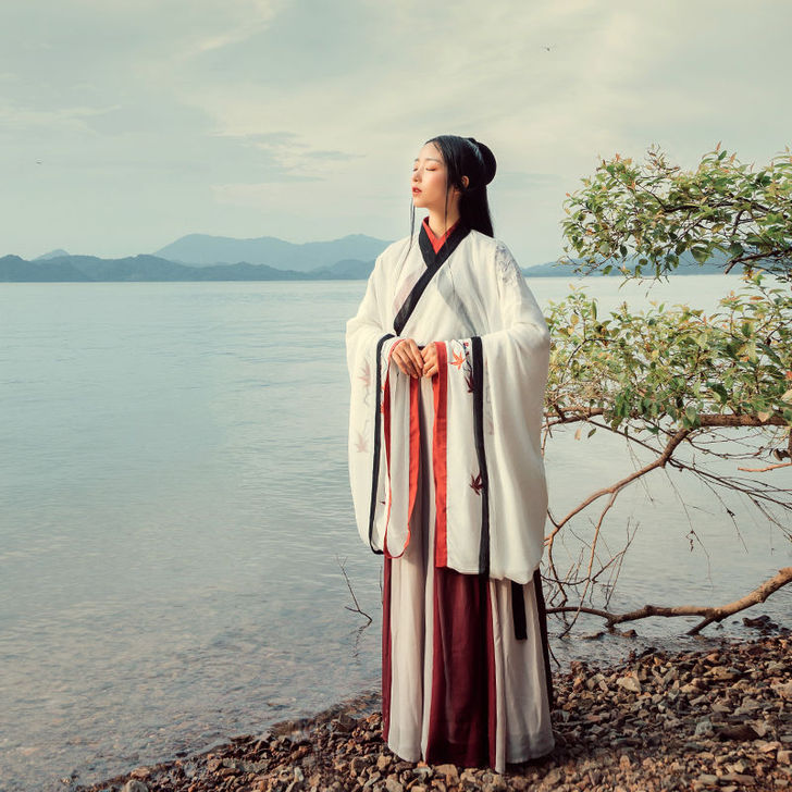 江湖令花朝记汉服原创枫叶刺绣交领大袖齐腰襦...