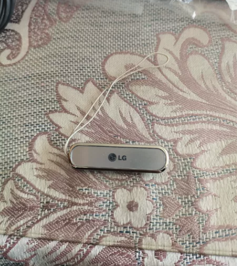 lg kg70手机原装挂绳,成色如图,表面...