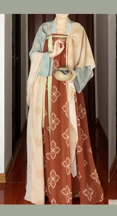 【收收收】标价收M码图片色全套带披帛