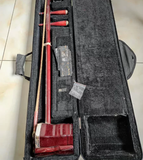 二胡,重庆渝北人和自取。不邮寄。 感兴趣的...