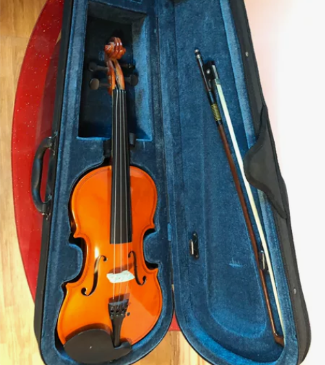 全新小提琴。低价转让。3/4尺寸。适合臂长...