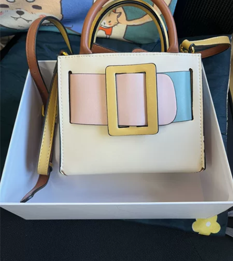 清新小方包女…实物图拍摄,包两侧边边有一点...