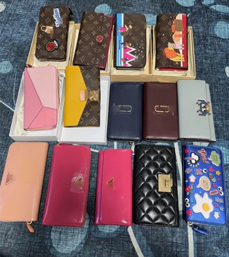 出自用闲置女士手包，钱包，所有包都没背过两...