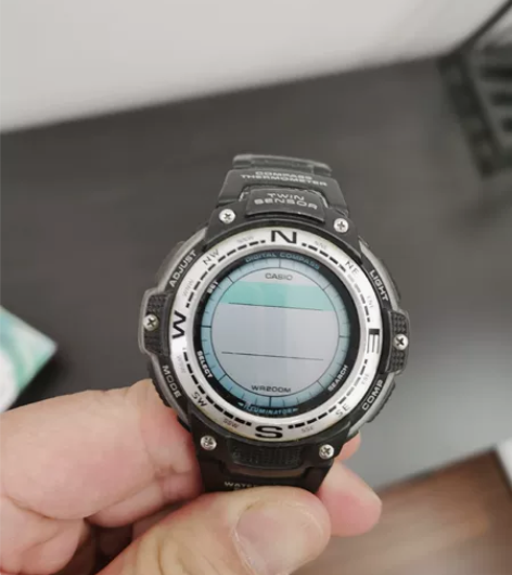 带指南针和温度测量的卡西欧200米防水电子...